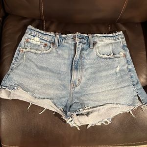 A&F The Mom Short High Rise